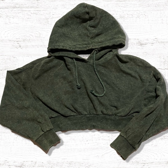 Green crop top - Picture 2 of 2